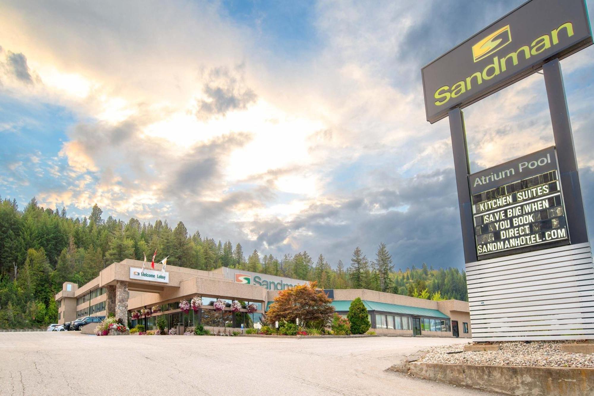 Sandman Hotel Касългар Екстериор снимка